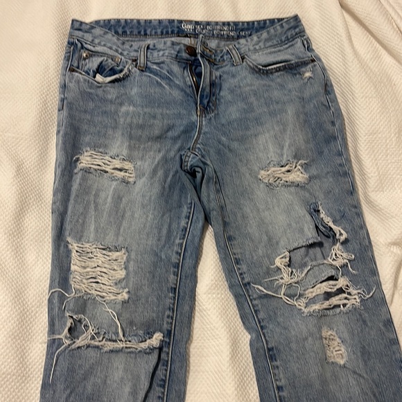 Gap Women’s Sexy Boyfriend Fit destructed jeans Size 8 - Picture 2 of 9